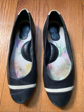 Born Black Flats with Cream Toe Stripe